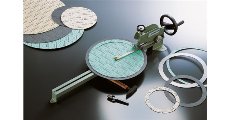Ring and seal cutting machine with hand crank for int/ext dia. 80–1250 mm